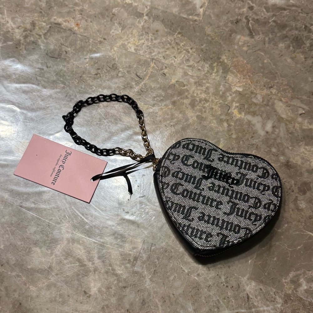 New Juicy Couture heart-shaped wristlet coin purse in black.
New with tags